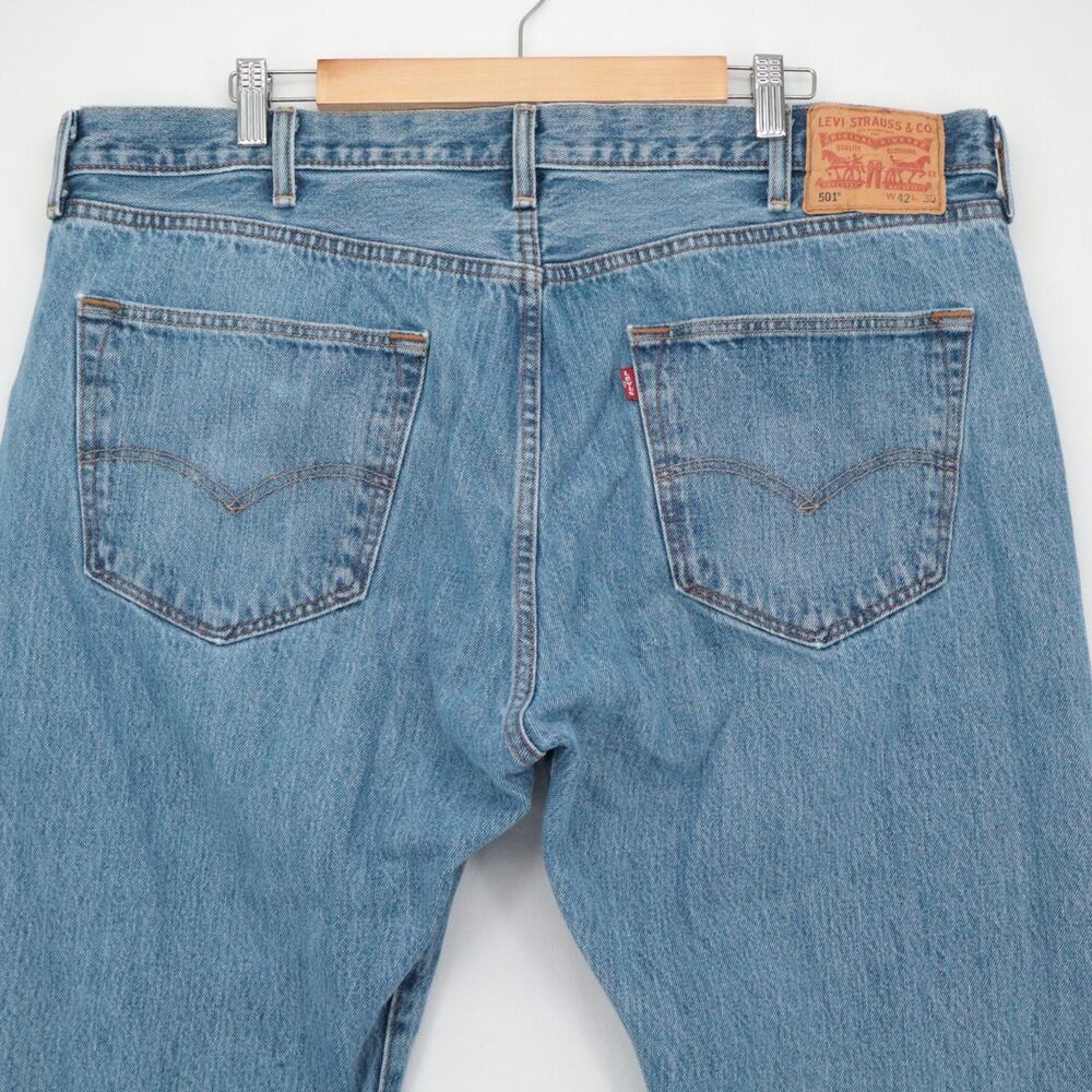 LEVIS 501 Sz W42 x L30 Classic Straight Leg Jeans Button Fly Medium Wash Mens